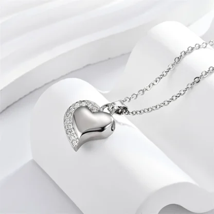 Luxury Necklace with Wavy Heart Pendant - Image 5